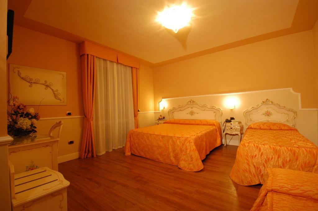 Hotel Confine Cola (Verona) Quarto foto