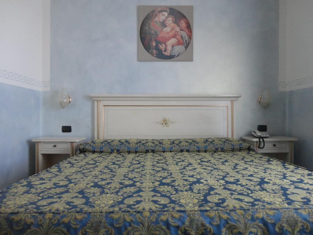 Hotel Confine Cola (Verona) Quarto foto